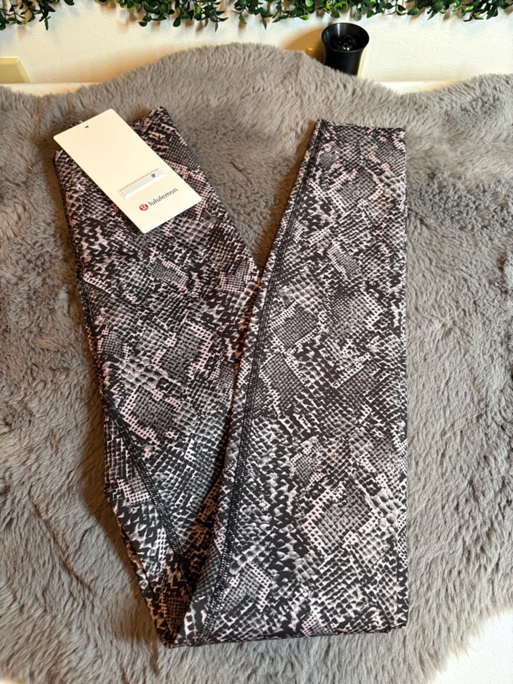 NWT lululemon athletica Pink and Black Snake-Print Glow Up SHR 28” Tight Size 0